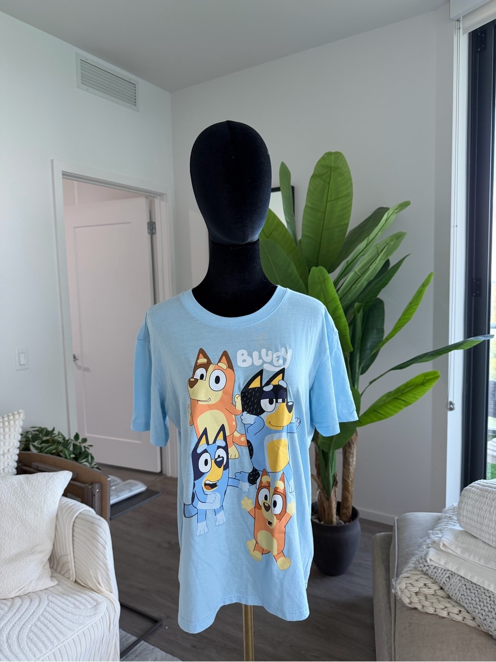 Woman/man Unisex t-shirt / short Sleeves Tee with Bluey - NEW - size M